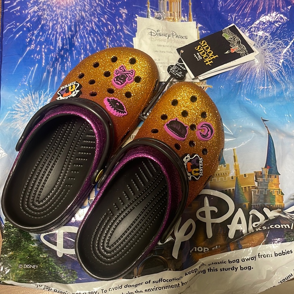 Disney Park Exclusive Hocus Pocus Crocs 2021 never worn nwt perfect condition